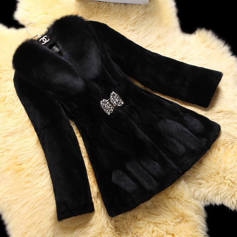 LM | Uncomplicated and trendy coat