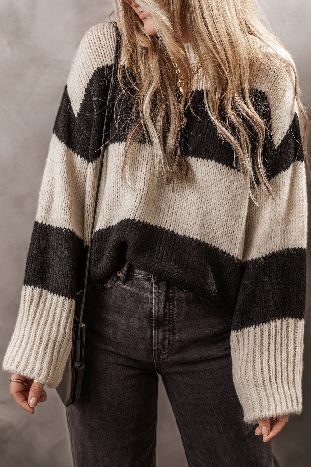 TS | Modern and fashionable winter sweater