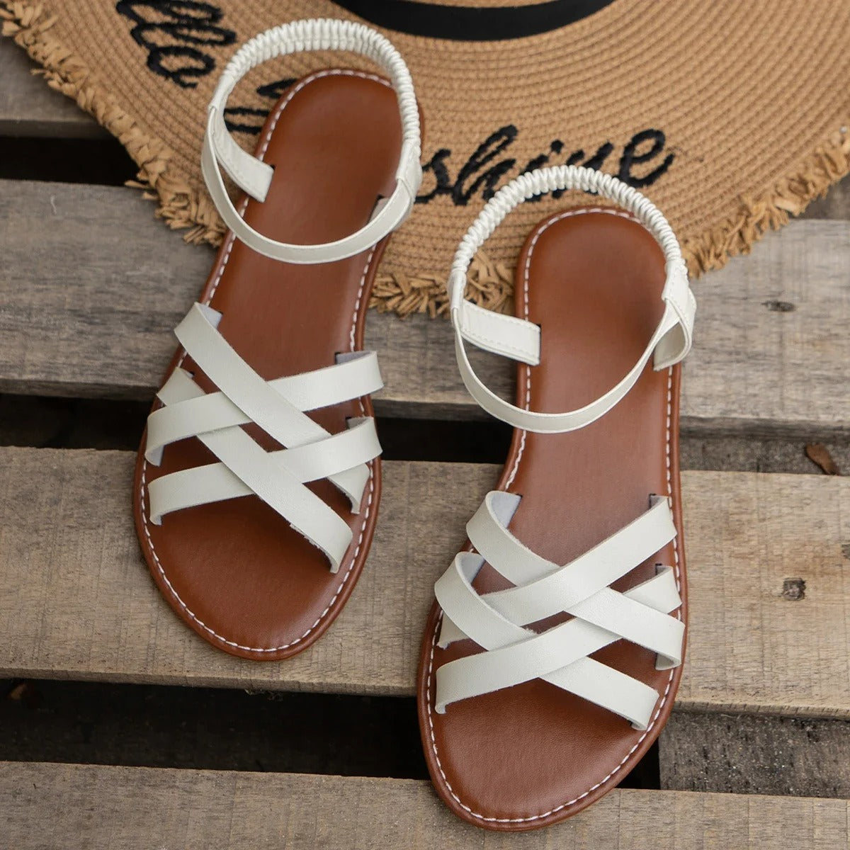 LM | Flat sandals with non-slip rubber sole and strap