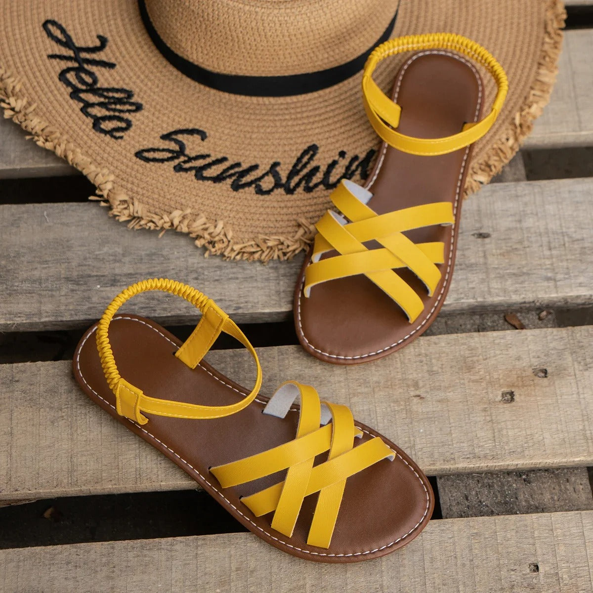 LM | Flat sandals with non-slip rubber sole and strap