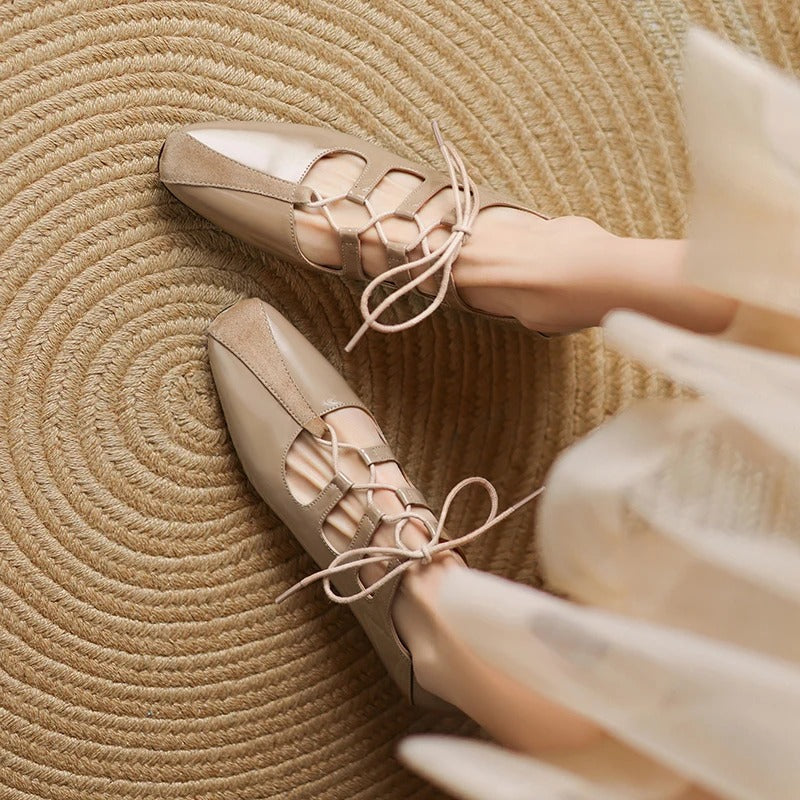 LM | Sandals with laces