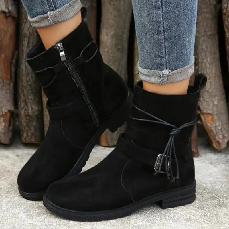 LM | Vintage ankle boots with buckles