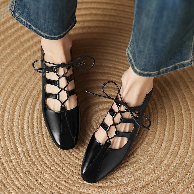 LM | Sandals with laces