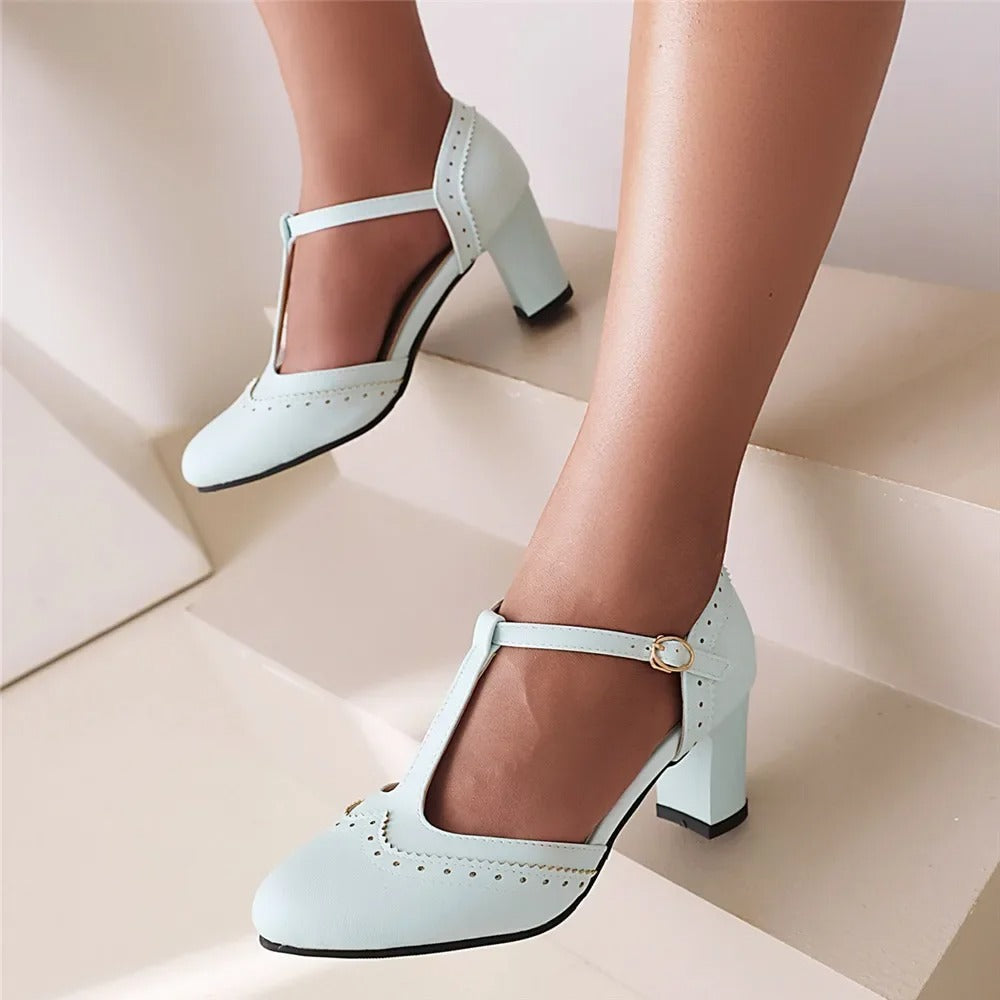 LM | Vintage T-strap heels