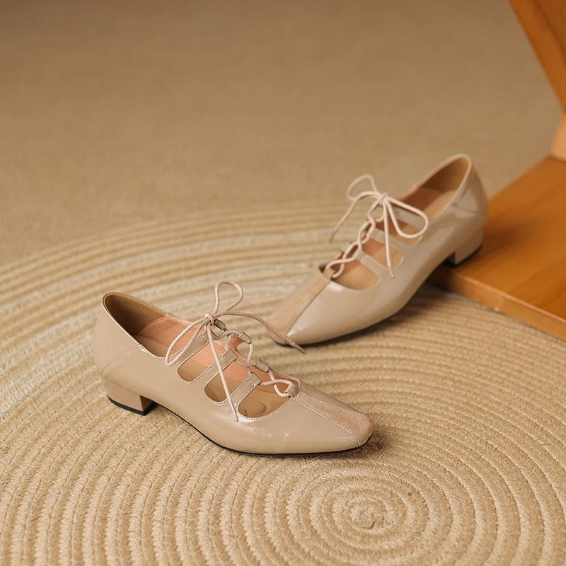 LM | Sandals with laces