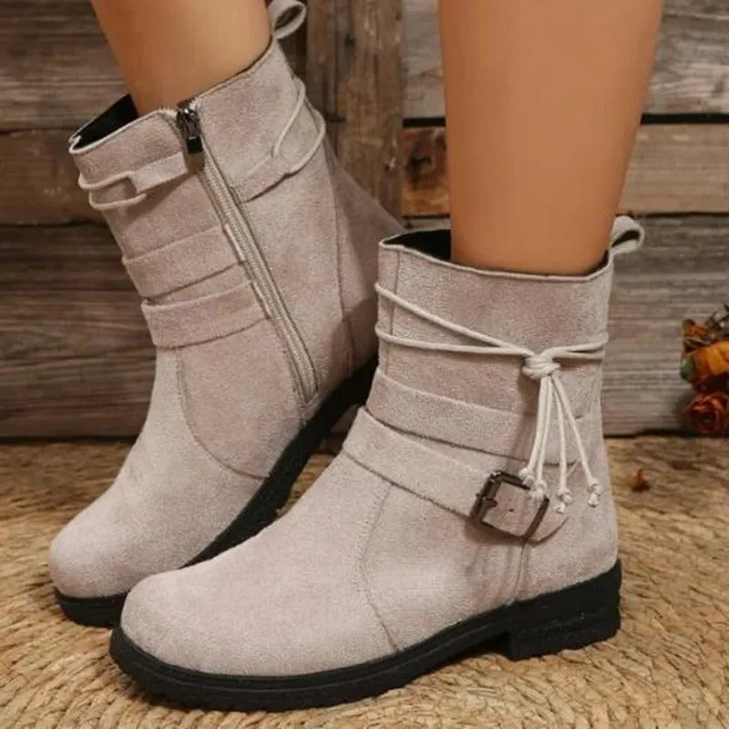 LM | Vintage ankle boots with buckles