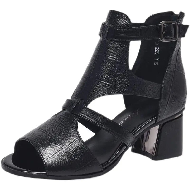 LM | Shoes with chunky heel and adjustable strap