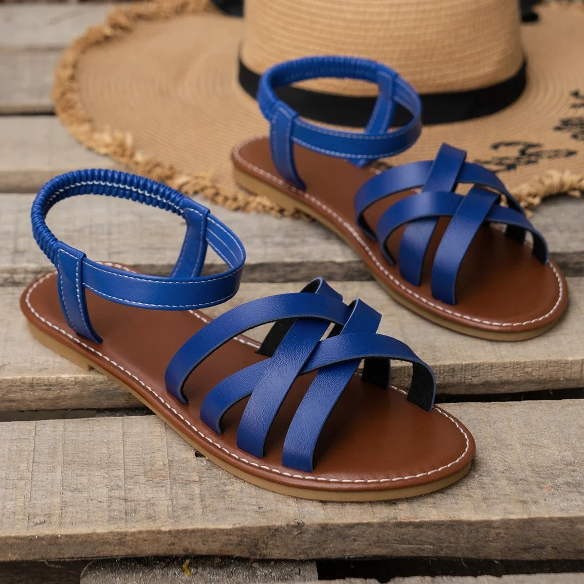 LM | Flat sandals with non-slip rubber sole and strap