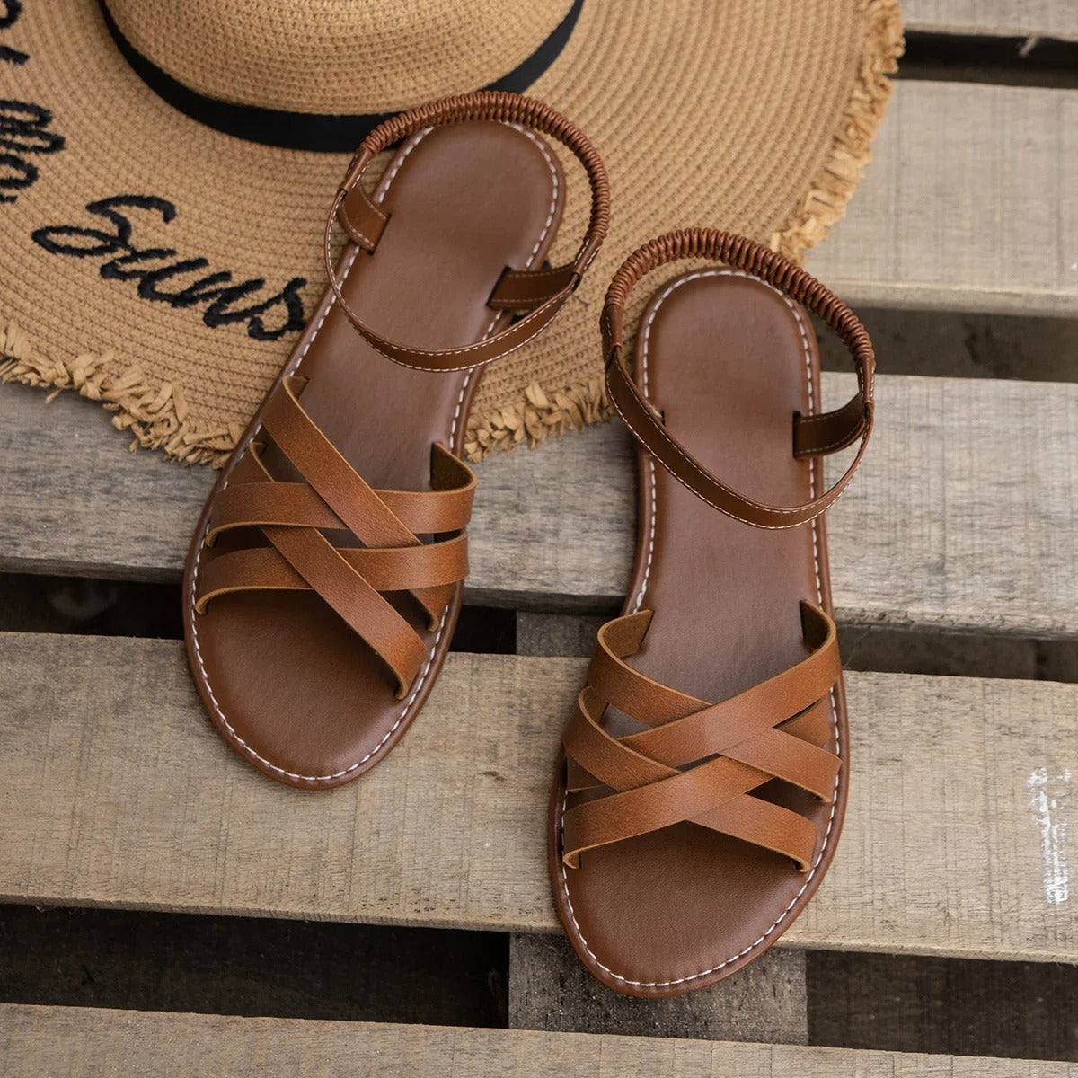 LM | Flat sandals with non-slip rubber sole and strap