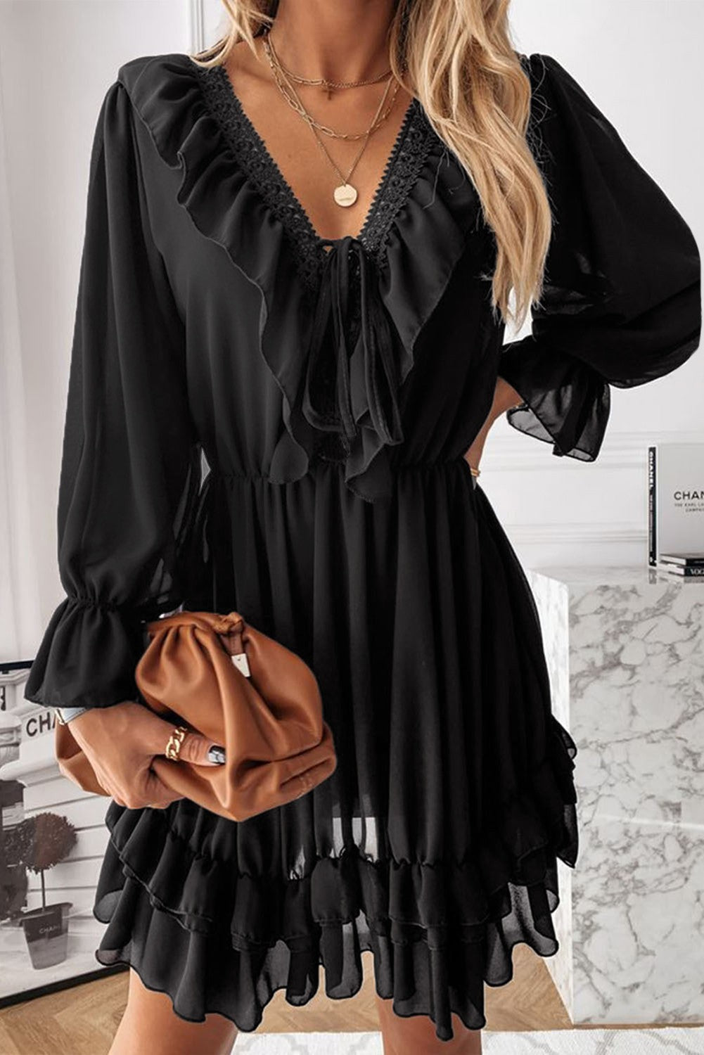LM | Elegant mini dress with V-neckline