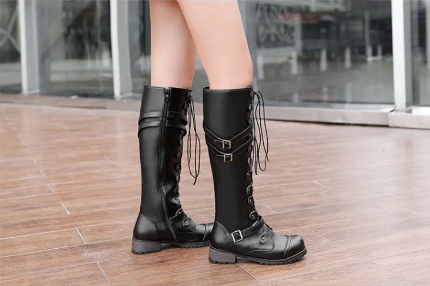 LM | Women's boots in Roman style with lacing up to the knee and platform soles