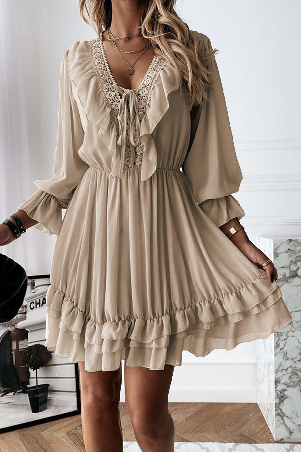 LM | Elegant mini dress with V-neckline