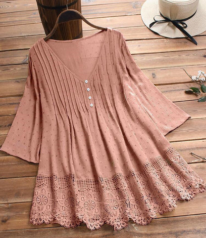 LM | Vintage-inspired and lightweight blouse