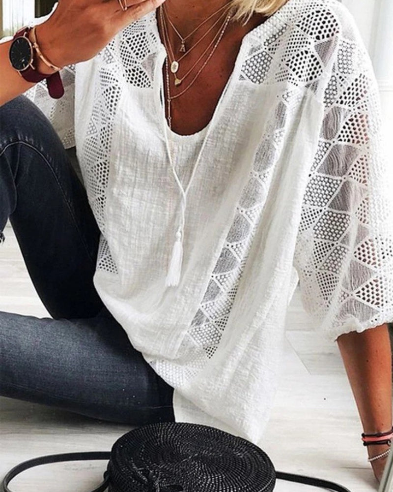 LM | Stylish top with U-neck and lace