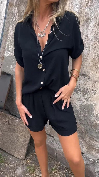 LD | Lichte zomerset met shirt met korte mouwen en bijpassende korte broek met knopen