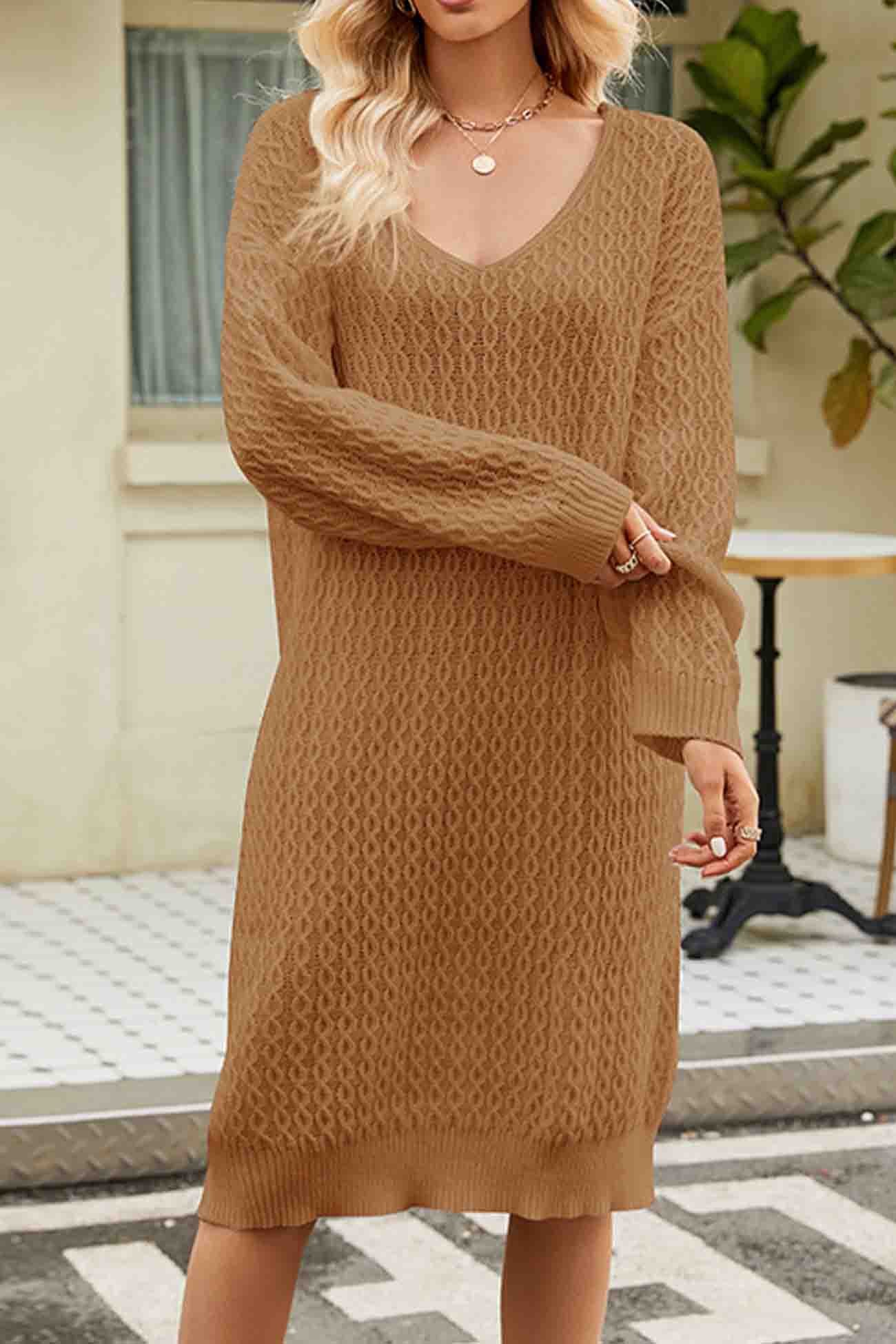 LM | An elegant sweater dress with a spectacular V-neckline for chic outfits