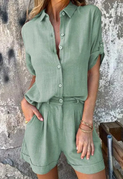 LD | Lichte zomerset met shirt met korte mouwen en bijpassende korte broek met knopen