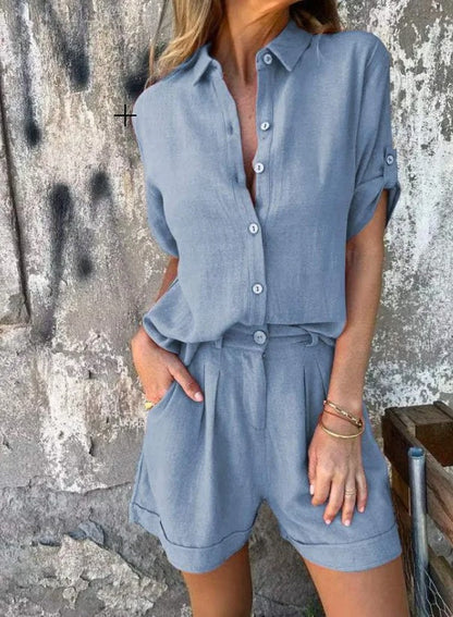 LD | Lichte zomerset met shirt met korte mouwen en bijpassende korte broek met knopen