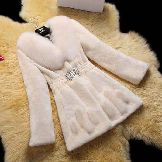 LM | Uncomplicated and trendy coat