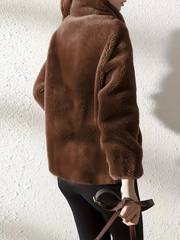 LM | Uncomplicated and chic winter coat