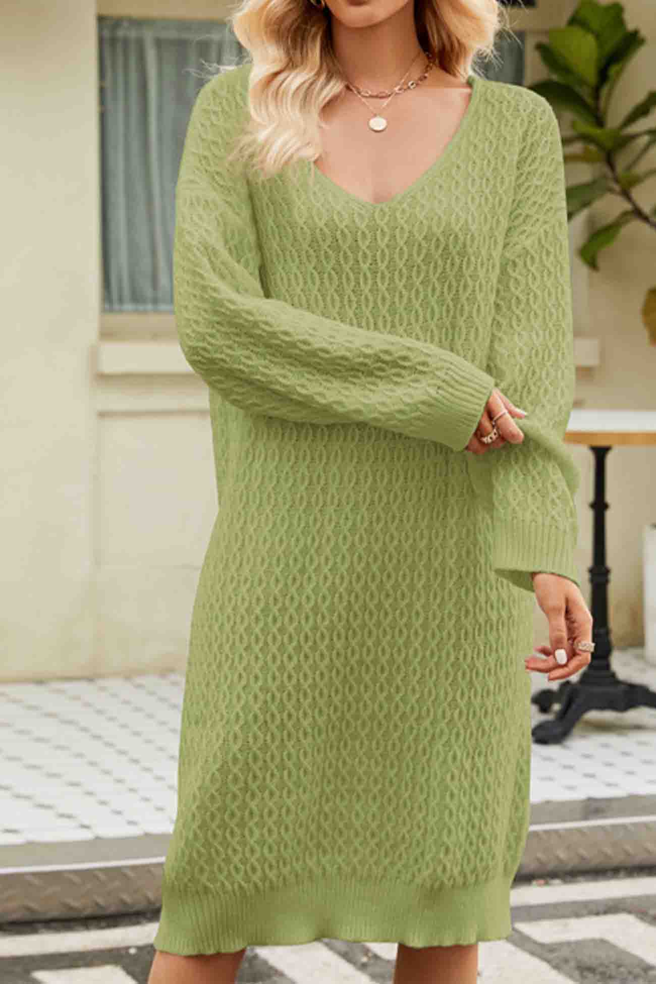 LM | An elegant sweater dress with a spectacular V-neckline for chic outfits
