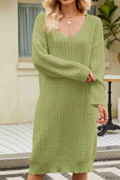 LM | An elegant sweater dress with a spectacular V-neckline for chic outfits
