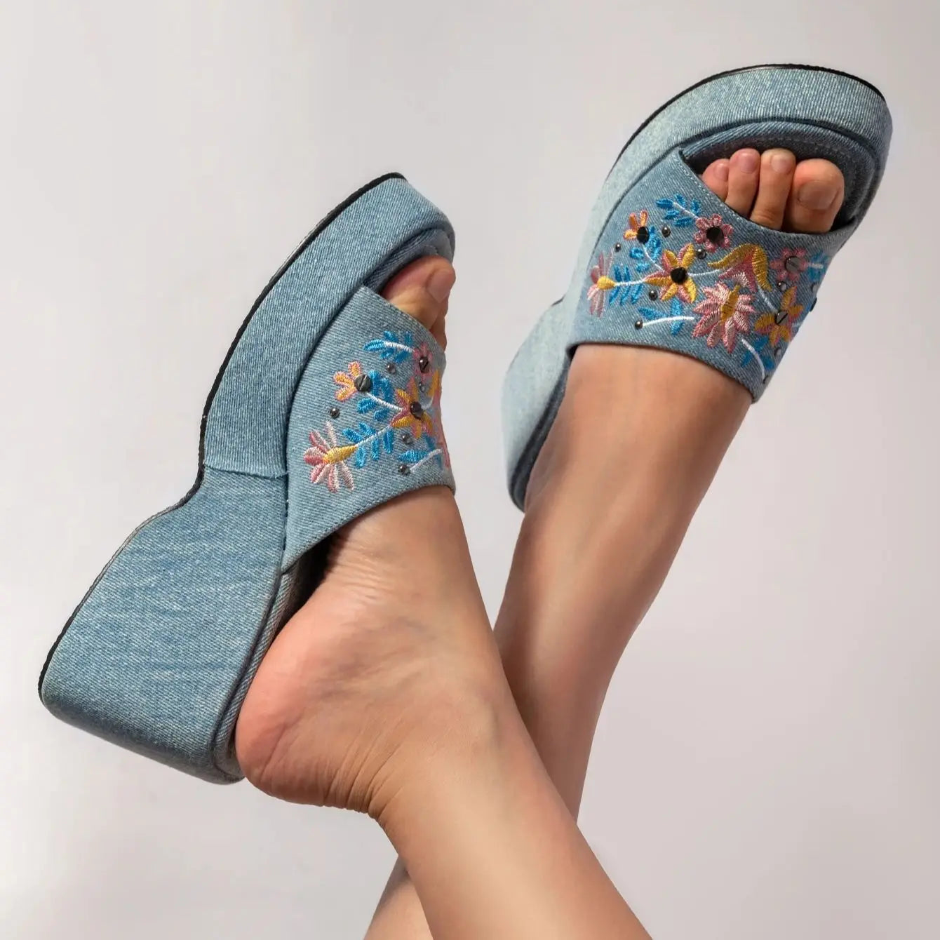 LD | Elegante en gedetailleerde ondersteunende zomersandalen