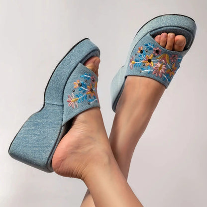 LD | Elegante en gedetailleerde ondersteunende zomersandalen