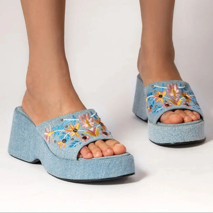 LD | Elegante en gedetailleerde ondersteunende zomersandalen