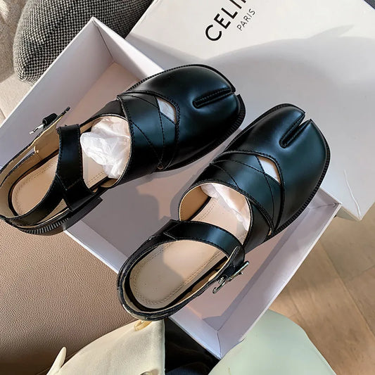 LD | Leren sandalen met gespleten teen
