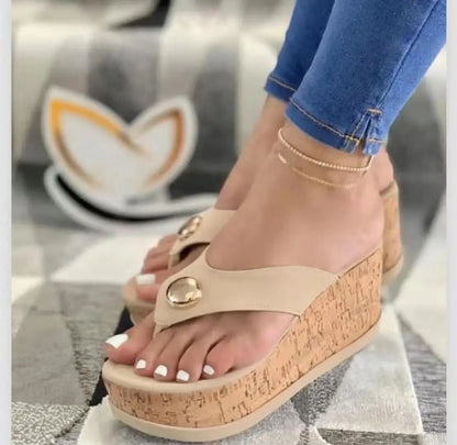 LM | Classic and airy sandals