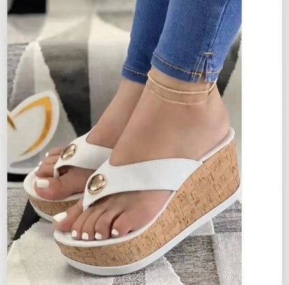 LM | Classic and airy sandals