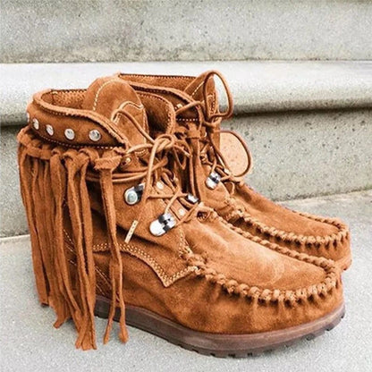 LM | Lace-up ankle boots with round toe