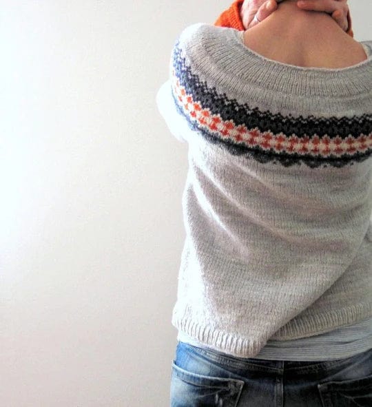 LD | Grijze trui in boho-stijl