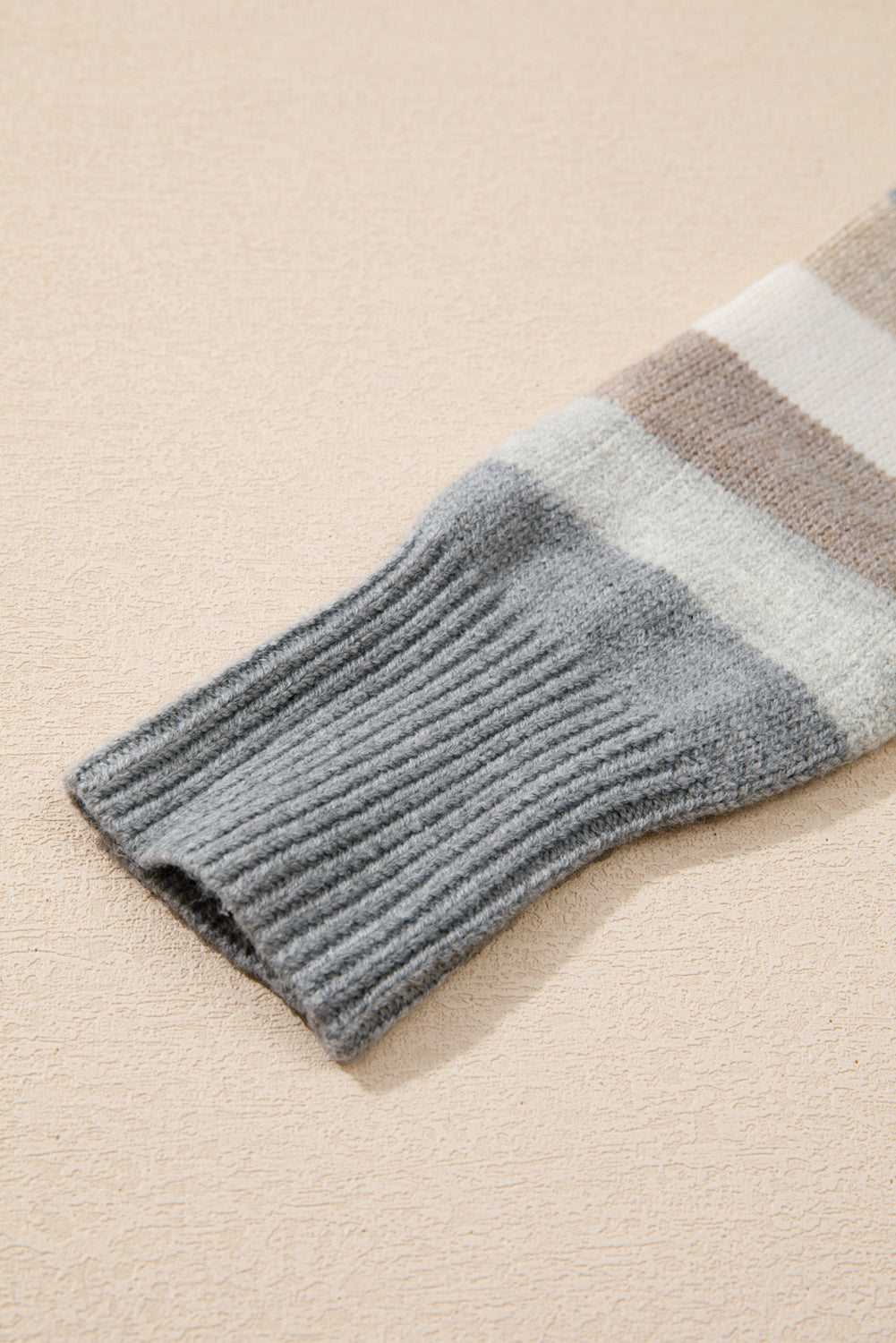 TS | Classic and fashionable winter sweater