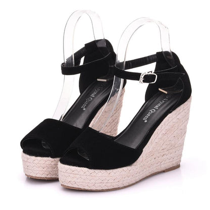 TS | Airy and effortless sandals
