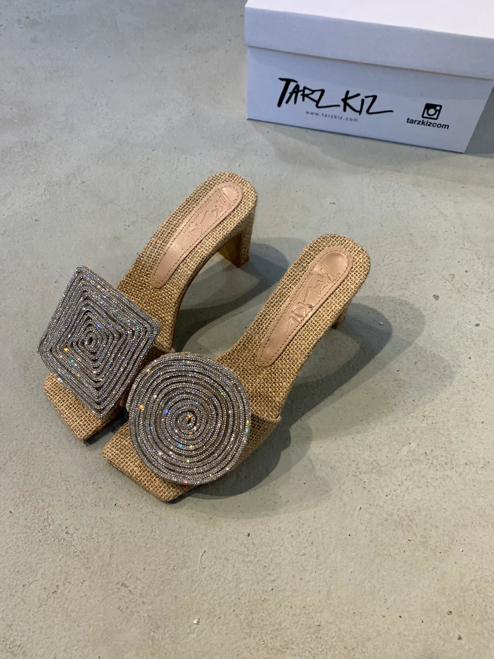 TS | Square round sandals with heels