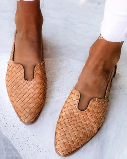 LM | Woven slip-on apartments