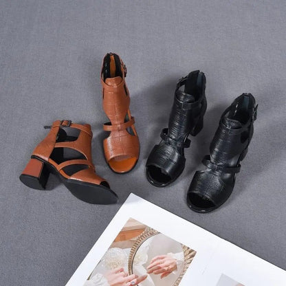 LM | Shoes with chunky heel and adjustable strap