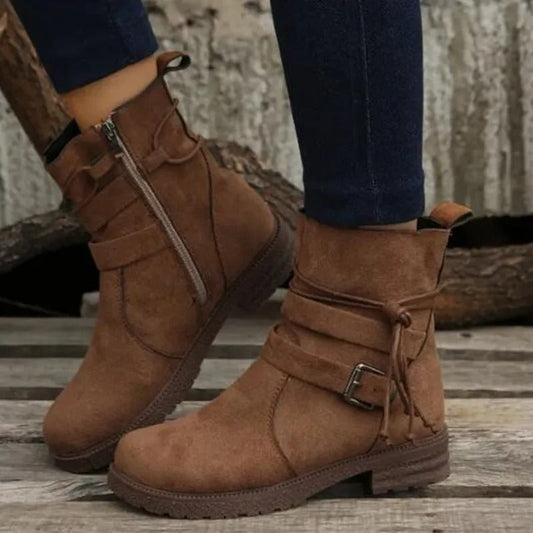 LM | Vintage ankle boots with buckles