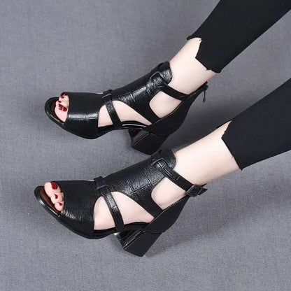 LM | Shoes with chunky heel and adjustable strap