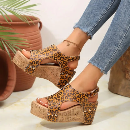 LM | Elegant summer wedge sandals