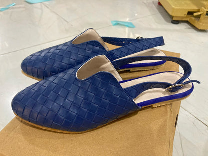 LM | Woven slip-on apartments