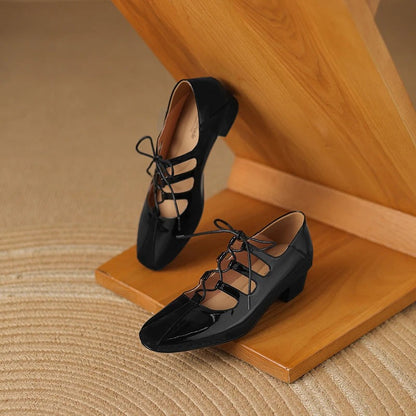 LM | Sandals with laces