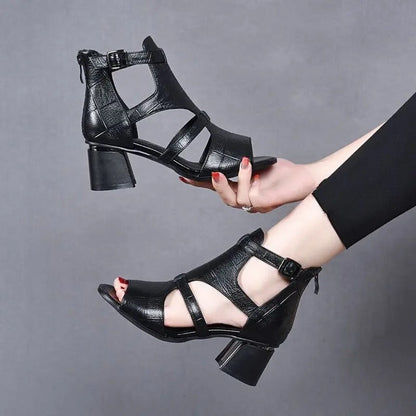 LM | Shoes with chunky heel and adjustable strap