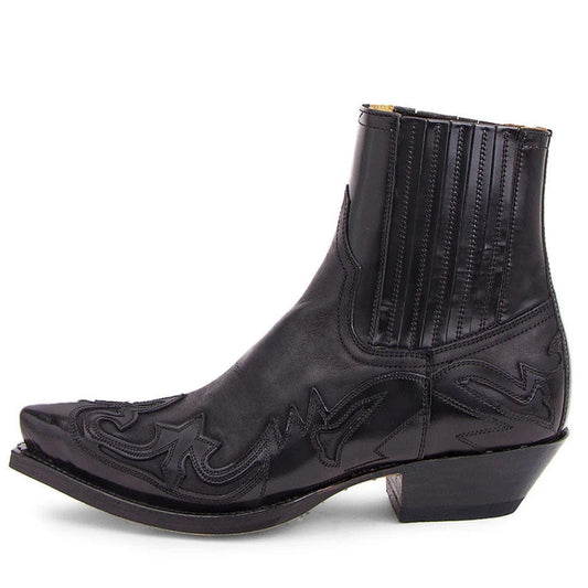 LM | Pointed shoes with embroidery design