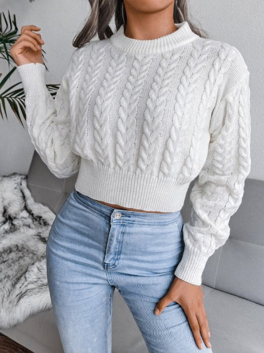 LM | An elegant short sweater for your fall wardrobe